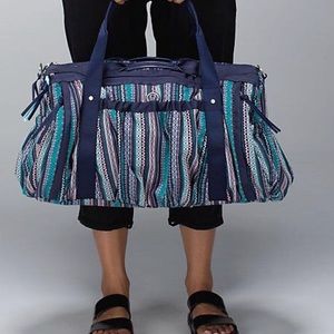 lululemon Keep on Running Duffel 💥RARE💥